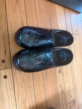Sanita Women's Iridescent Black Blue Slip-On Clogs